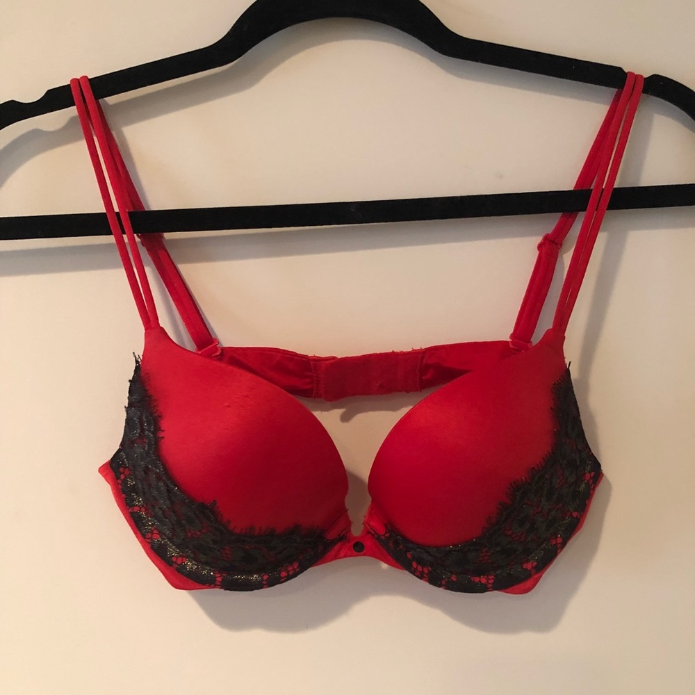 Victoria’s Secret very sexy push up bra